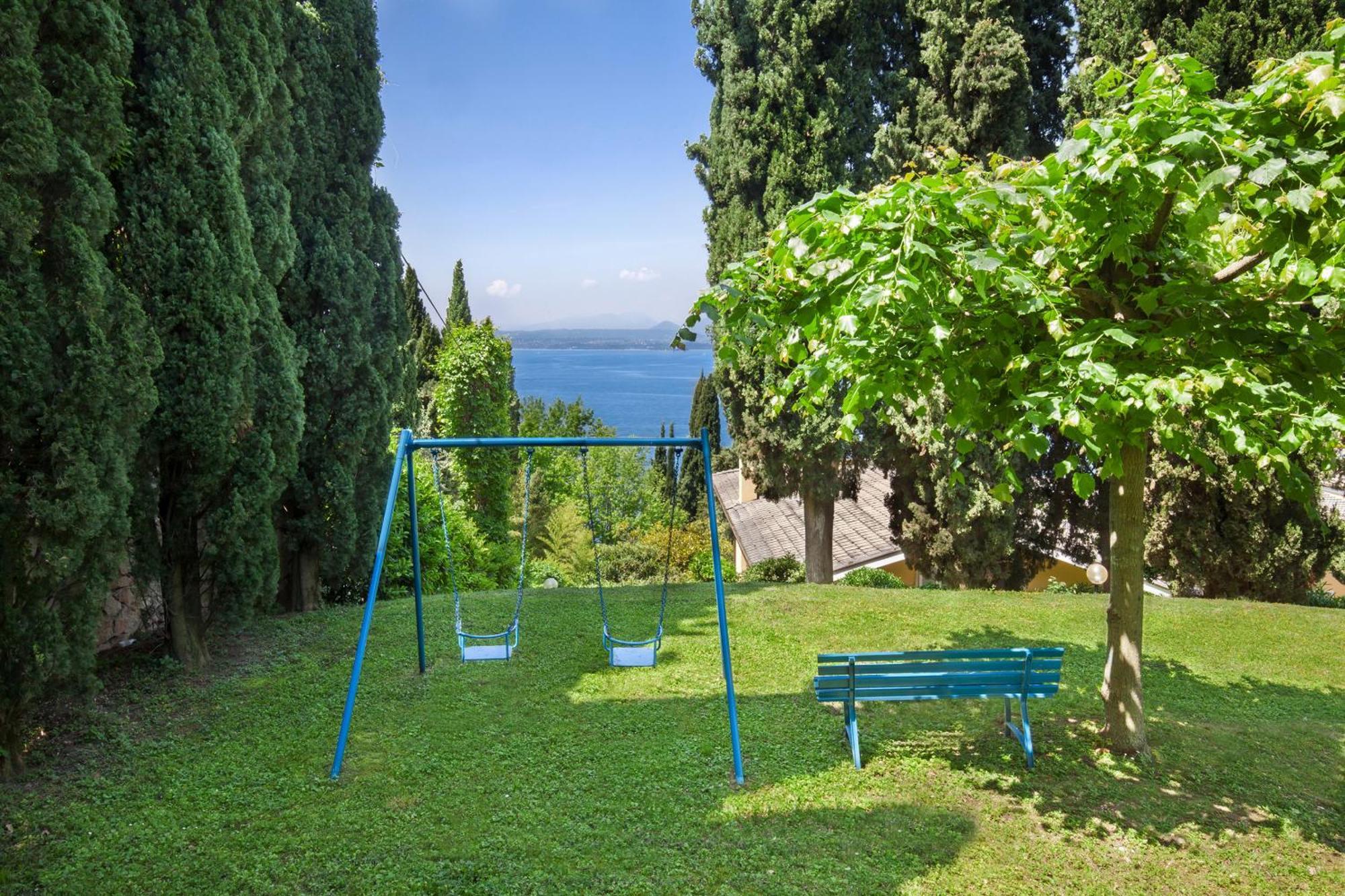 Leonardo Walsh Apartment With Lake View Torri Del Benaco Extérieur photo
