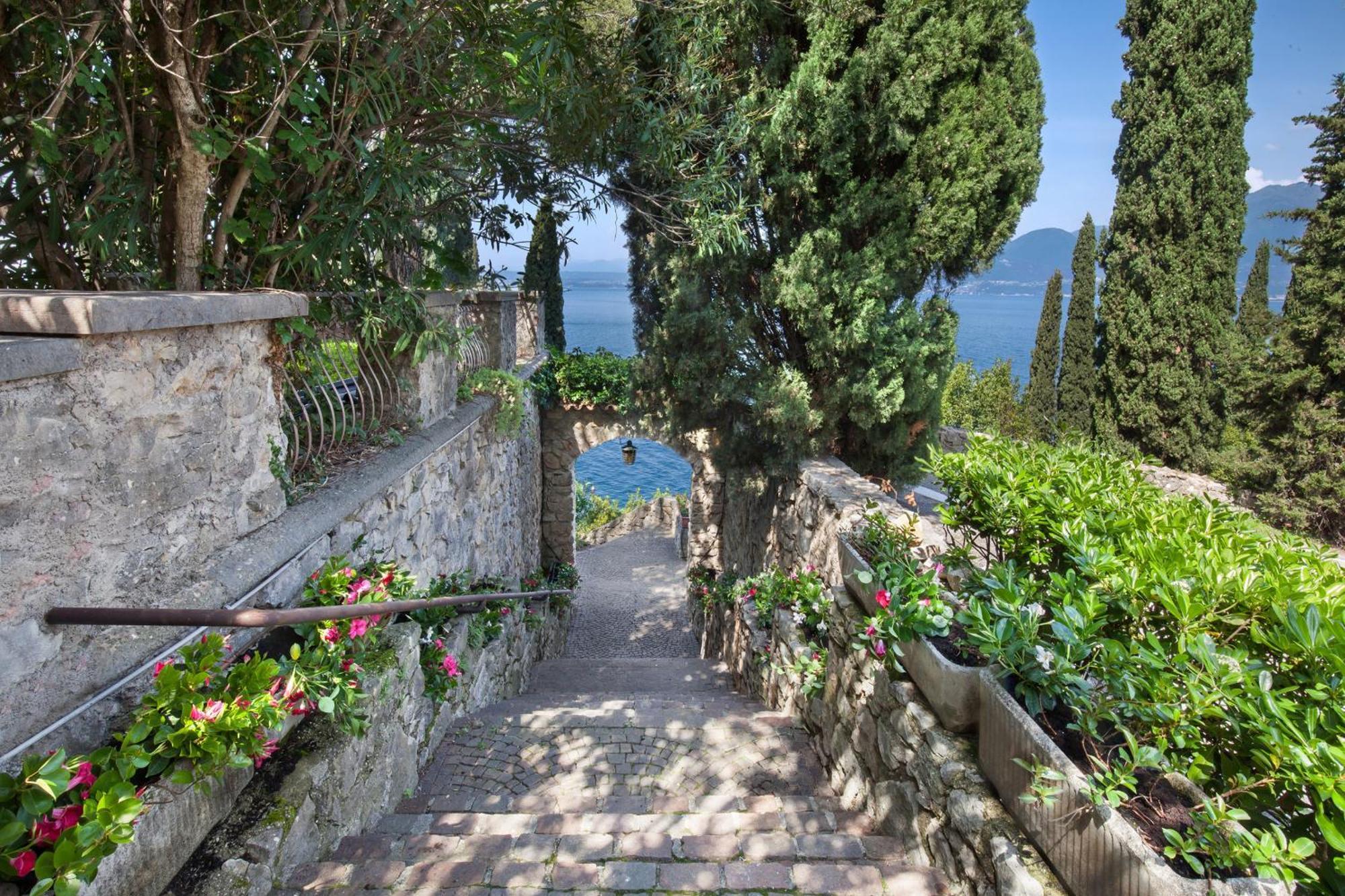 Leonardo Walsh Apartment With Lake View Torri Del Benaco Extérieur photo