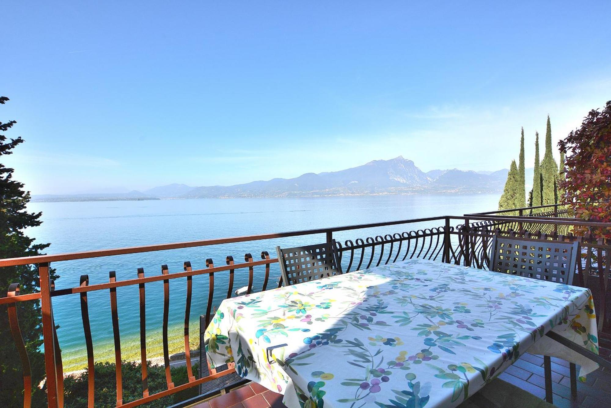 Leonardo Walsh Apartment With Lake View Torri Del Benaco Extérieur photo