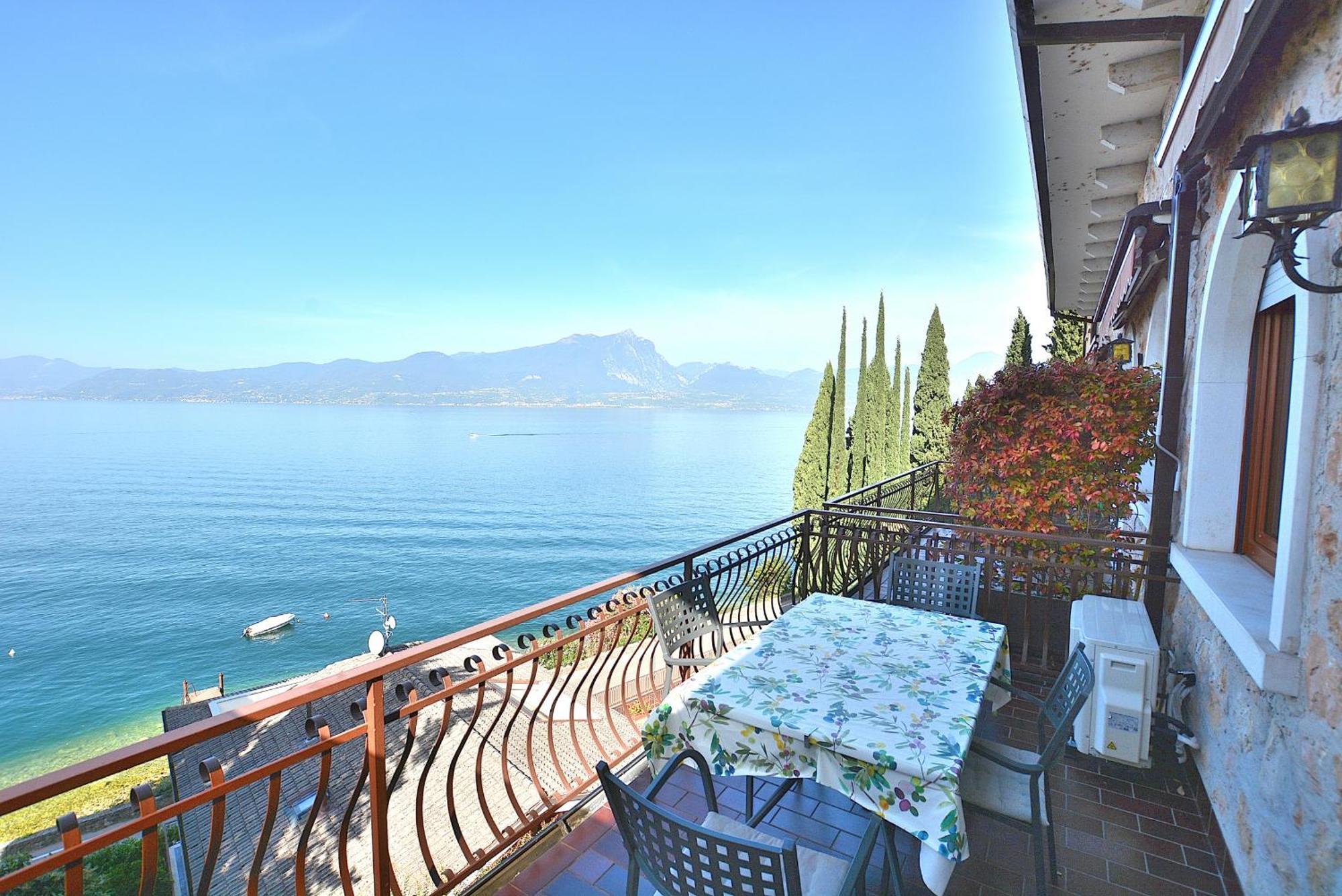 Leonardo Walsh Apartment With Lake View Torri Del Benaco Extérieur photo