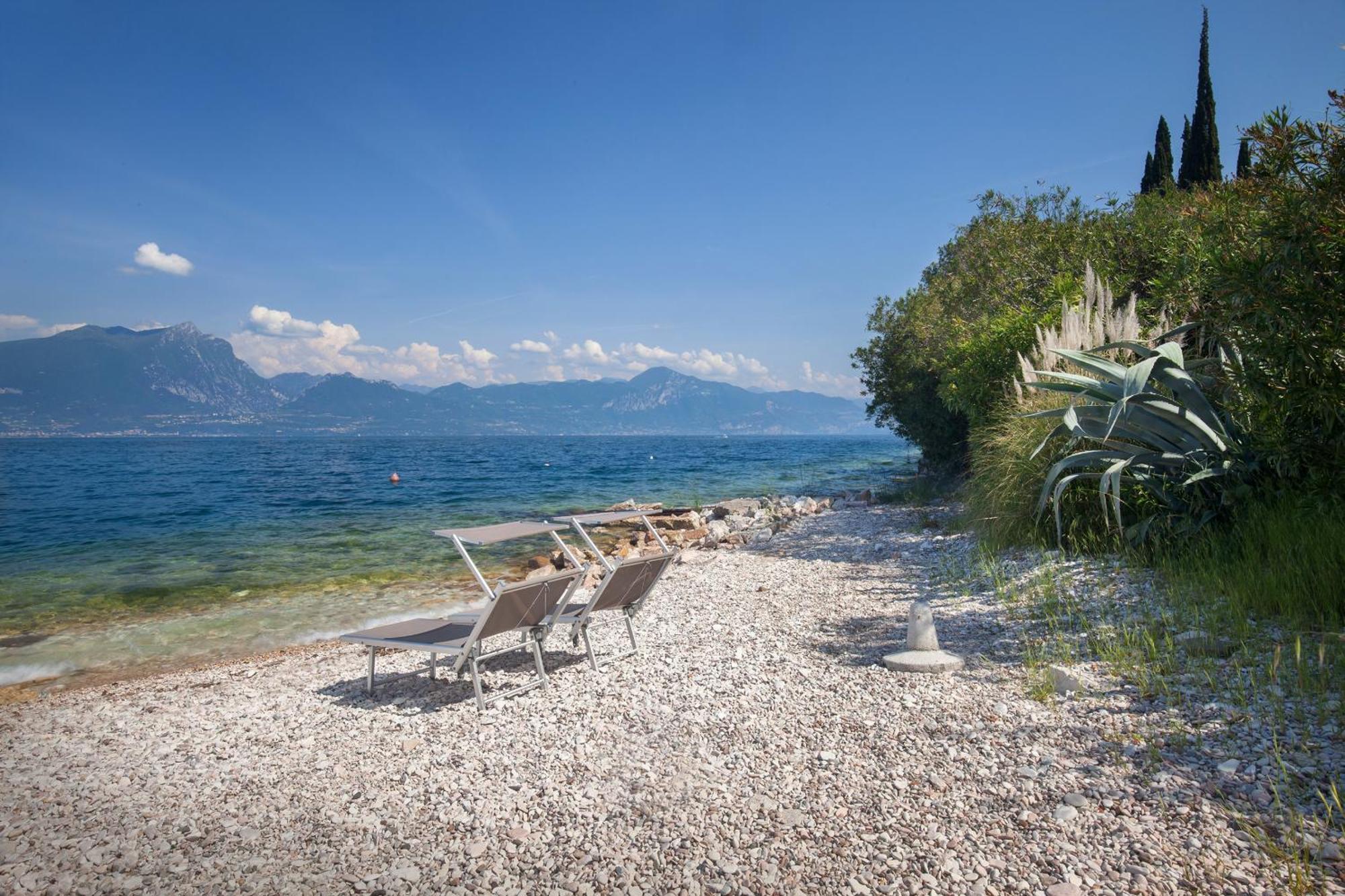 Leonardo Walsh Apartment With Lake View Torri Del Benaco Extérieur photo