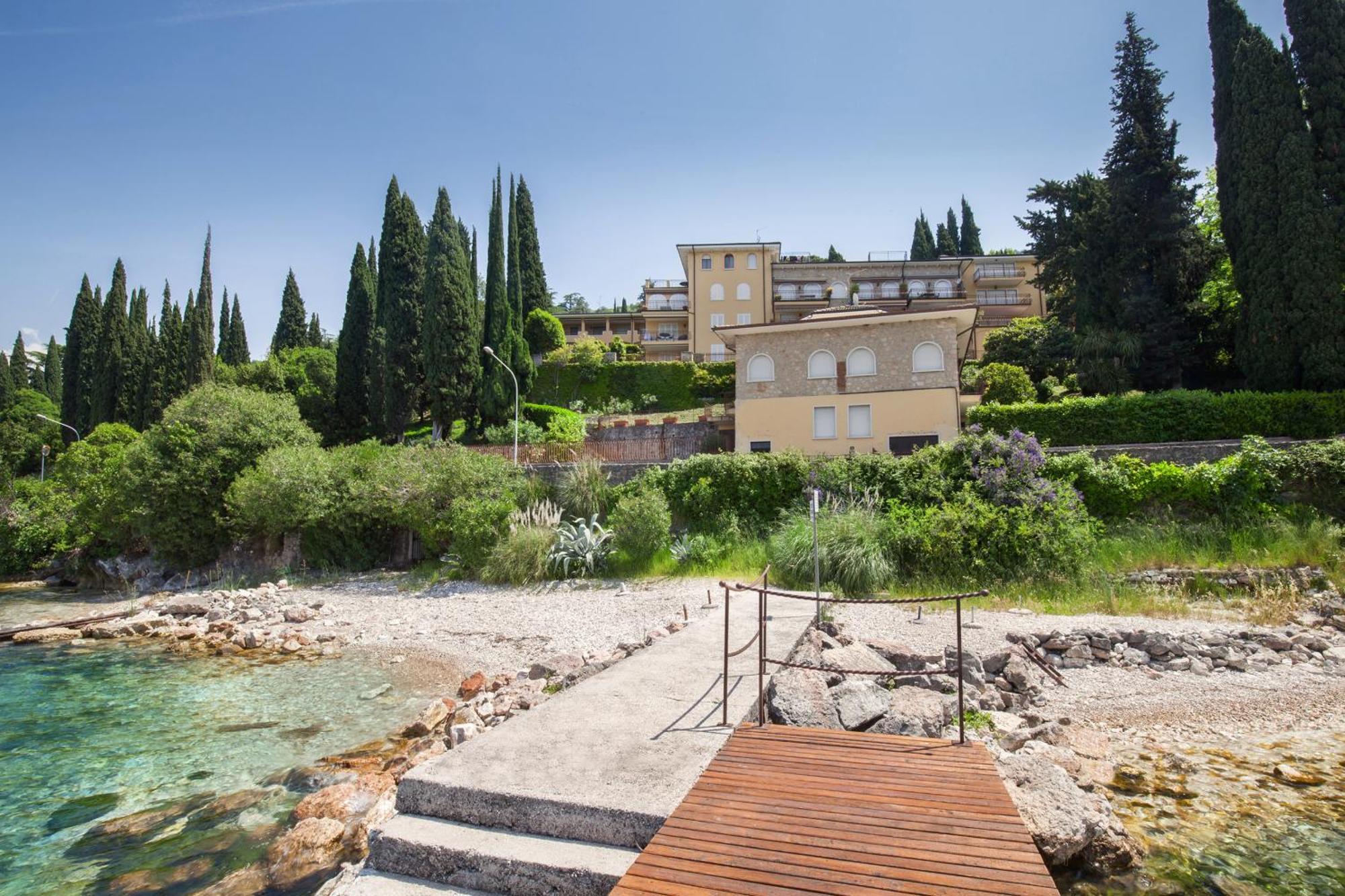 Leonardo Walsh Apartment With Lake View Torri Del Benaco Extérieur photo
