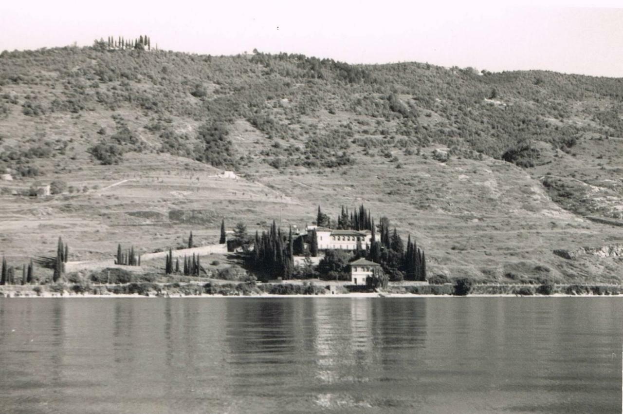 Leonardo Walsh Apartment With Lake View Torri Del Benaco Extérieur photo